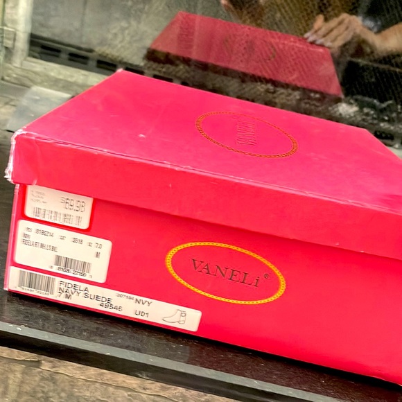 Vaneli Fidela size 7 suede ankle boots - Picture 5 of 5